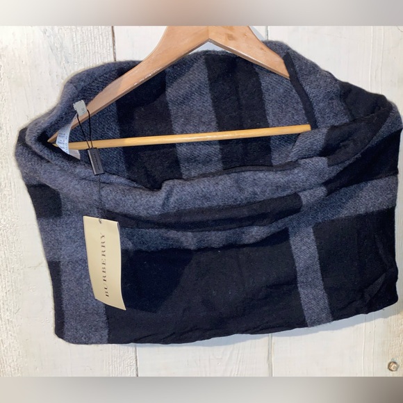 Infinity Wool Scarf - Picture 3 of 6